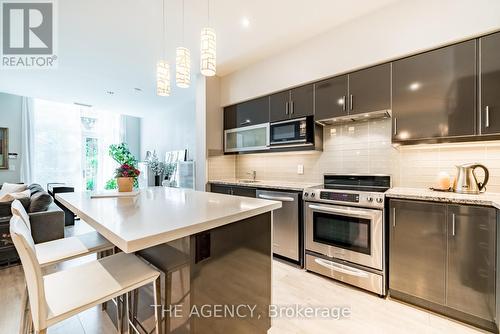 Th113 - 35 Brian Peck Crescent, Toronto, ON - Indoor Photo Showing Kitchen