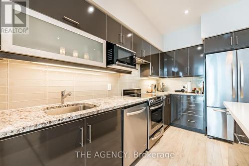 Th113 - 35 Brian Peck Crescent, Toronto, ON - Indoor Photo Showing Kitchen With Upgraded Kitchen