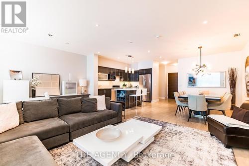 Th113 - 35 Brian Peck Crescent, Toronto, ON - Indoor Photo Showing Living Room