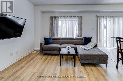 5 Hills Thistle Drive, Wasaga Beach, ON - Indoor Photo Showing Living Room