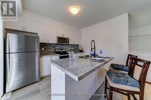 5 Hills Thistle Drive, Wasaga Beach, ON - Indoor Photo Showing Kitchen With Double Sink With Upgraded Kitchen