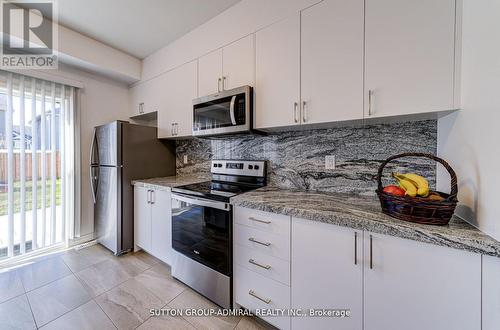 5 Hills Thistle Drive, Wasaga Beach, ON - Indoor Photo Showing Kitchen