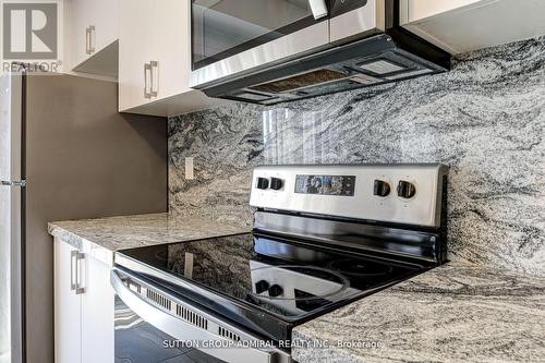 5 Hills Thistle Drive, Wasaga Beach, ON - Indoor Photo Showing Kitchen