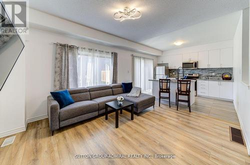 5 Hills Thistle Drive, Wasaga Beach, ON - Indoor Photo Showing Living Room