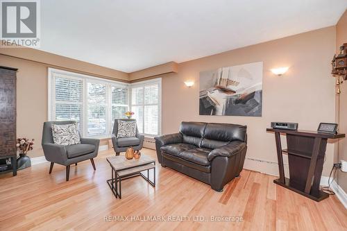 84 Lowcrest Boulevard, Toronto, ON - Indoor Photo Showing Living Room