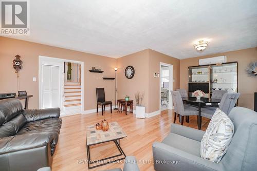 84 Lowcrest Boulevard, Toronto, ON - Indoor Photo Showing Living Room