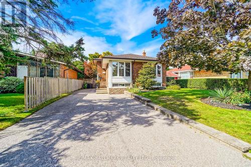 84 Lowcrest Boulevard, Toronto, ON - Outdoor