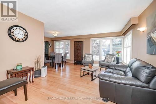 84 Lowcrest Boulevard, Toronto, ON - Indoor Photo Showing Living Room