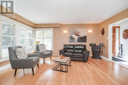 84 Lowcrest Boulevard, Toronto, ON - Indoor Photo Showing Living Room