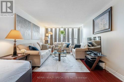 915 - 370 Dixon Road, Toronto, ON - Indoor Photo Showing Living Room