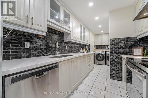 915 - 370 Dixon Road, Toronto, ON - Indoor Photo Showing Kitchen With Upgraded Kitchen