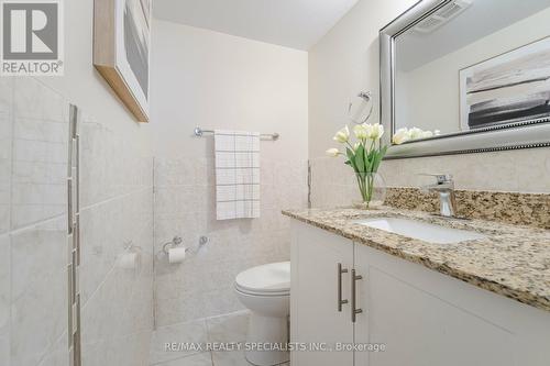 915 - 370 Dixon Road, Toronto, ON - Indoor Photo Showing Bathroom