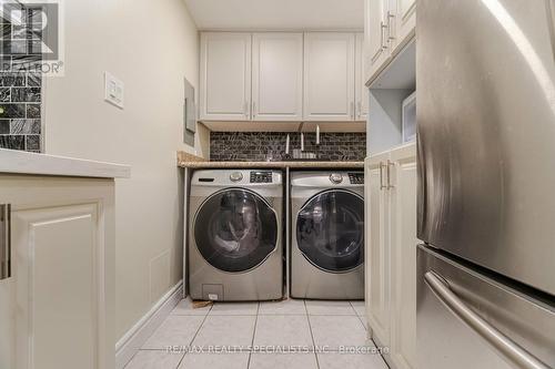 915 - 370 Dixon Road, Toronto, ON - Indoor Photo Showing Laundry Room