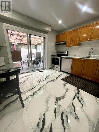 96 Copeman Crescent, Barrie, ON - Indoor Photo Showing Kitchen