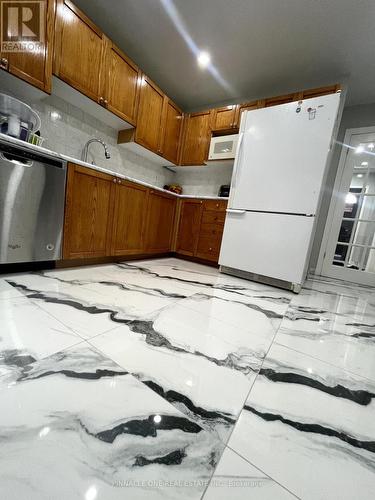 96 Copeman Crescent, Barrie, ON - Indoor Photo Showing Kitchen