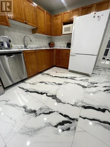 96 Copeman Crescent, Barrie, ON - Indoor Photo Showing Kitchen