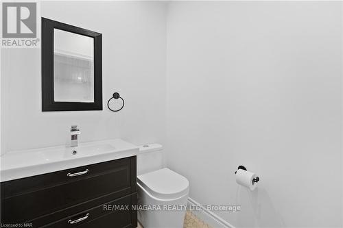 59 Permilla Street, St. Catharines, ON - Indoor Photo Showing Bathroom