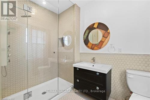 59 Permilla Street, St. Catharines, ON - Indoor Photo Showing Bathroom