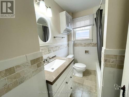 40 Elgin Street N, Cambridge, ON - Indoor Photo Showing Bathroom