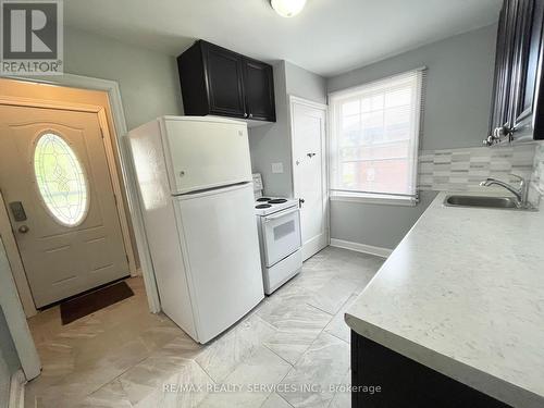 40 Elgin Street N, Cambridge, ON - Indoor Photo Showing Kitchen