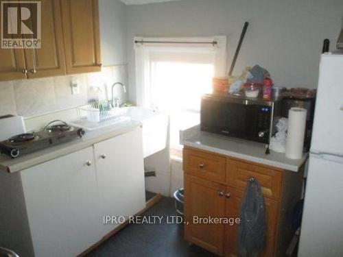 208 Market Street, Brantford, ON - Indoor Photo Showing Kitchen