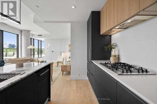 701 - 1414 Bayview Avenue, Toronto, ON - Indoor Photo Showing Kitchen With Upgraded Kitchen