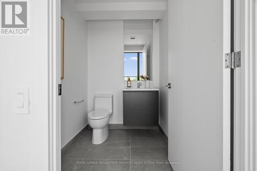 701 - 1414 Bayview Avenue, Toronto, ON - Indoor Photo Showing Bathroom