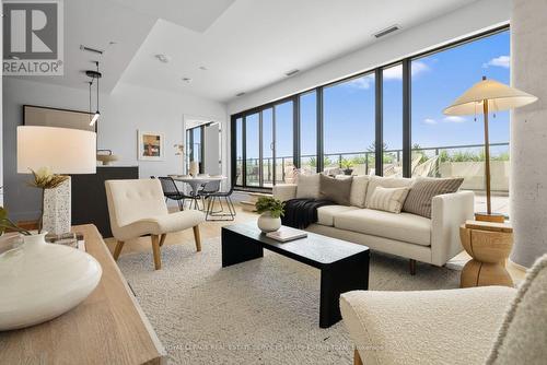 701 - 1414 Bayview Avenue, Toronto, ON - Indoor Photo Showing Living Room