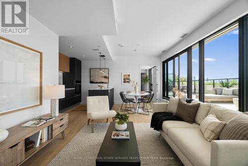 701 - 1414 Bayview Avenue, Toronto, ON - Indoor Photo Showing Living Room