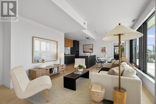 701 - 1414 Bayview Avenue, Toronto, ON - Indoor Photo Showing Living Room