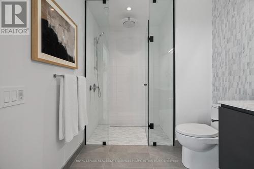 701 - 1414 Bayview Avenue, Toronto, ON - Indoor Photo Showing Bathroom