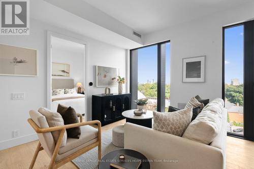 604 - 1414 Bayview Avenue, Toronto, ON - Indoor Photo Showing Living Room