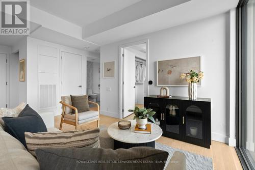 604 - 1414 Bayview Avenue, Toronto, ON - Indoor Photo Showing Living Room