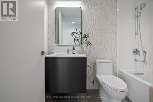 604 - 1414 Bayview Avenue, Toronto, ON - Indoor Photo Showing Bathroom