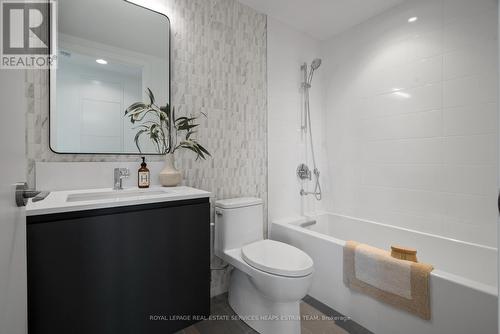 604 - 1414 Bayview Avenue, Toronto, ON - Indoor Photo Showing Bathroom