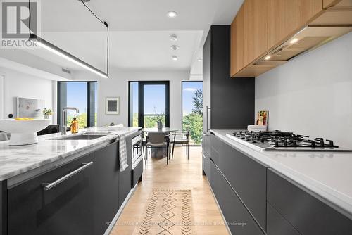 604 - 1414 Bayview Avenue, Toronto, ON - Indoor Photo Showing Kitchen With Upgraded Kitchen