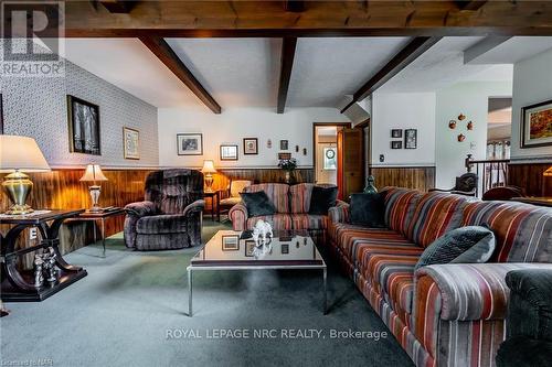 48 Prince Charles Drive, St. Catharines, ON - Indoor Photo Showing Living Room