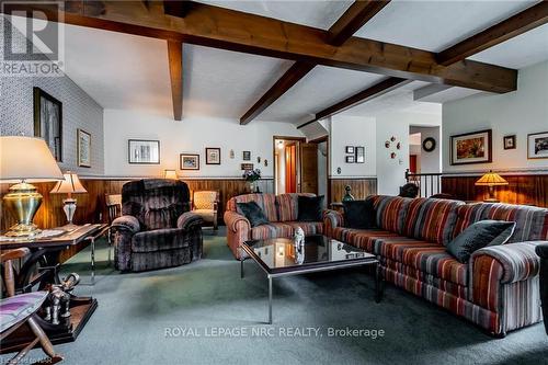 48 Prince Charles Drive, St. Catharines, ON - Indoor Photo Showing Living Room