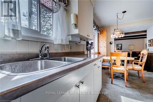 48 Prince Charles Drive, St. Catharines, ON - Indoor Photo Showing Kitchen With Double Sink