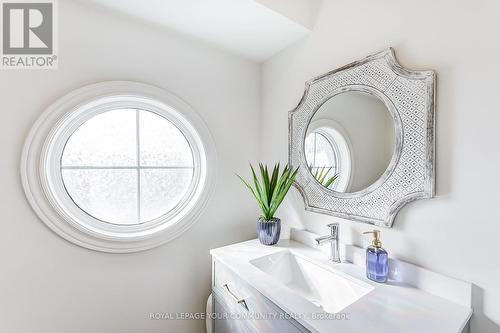 292 King Road, Richmond Hill, ON - Indoor Photo Showing Bathroom