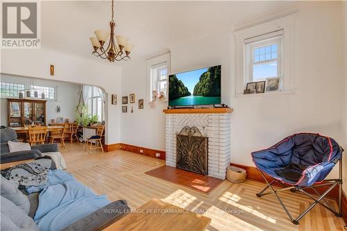 511 Main Street E, Prescott And Russell, ON - Indoor Photo Showing Living Room With Fireplace