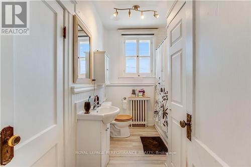 511 Main Street E, Prescott And Russell, ON - Indoor Photo Showing Bathroom