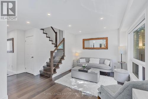 82 Lyfytt Crescent, Barrie, ON - Indoor Photo Showing Living Room