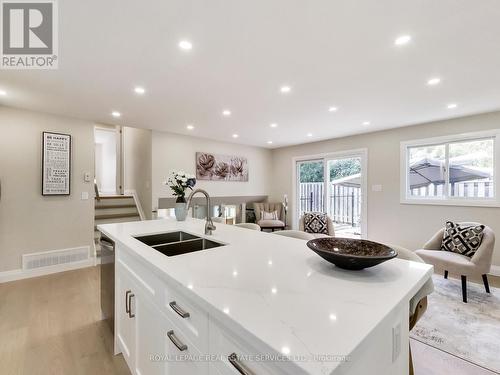 3275 Masthead Crescent, Mississauga, ON - Indoor Photo Showing Kitchen With Double Sink