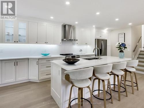 3275 Masthead Crescent, Mississauga, ON - Indoor Photo Showing Kitchen With Double Sink With Upgraded Kitchen