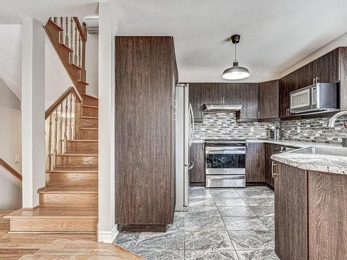 Cuisine - 2040 Rue De Bordeaux, Vaudreuil-Dorion, QC - Indoor Photo Showing Kitchen With Upgraded Kitchen