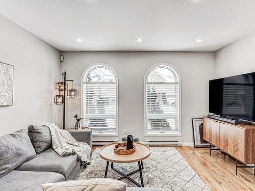 Salon - 2040 Rue De Bordeaux, Vaudreuil-Dorion, QC - Indoor Photo Showing Living Room