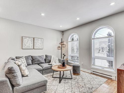 Salon - 2040 Rue De Bordeaux, Vaudreuil-Dorion, QC - Indoor Photo Showing Living Room