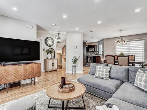 Vue d'ensemble - 2040 Rue De Bordeaux, Vaudreuil-Dorion, QC - Indoor Photo Showing Living Room