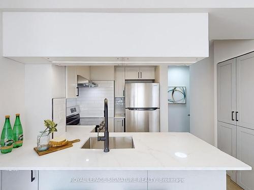 759-5 Everson Dr, Toronto, ON - Indoor Photo Showing Kitchen With Stainless Steel Kitchen